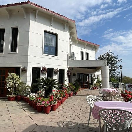 8Fold-Pinecrest By Larisa, Bhimtal Hotel Exterior foto