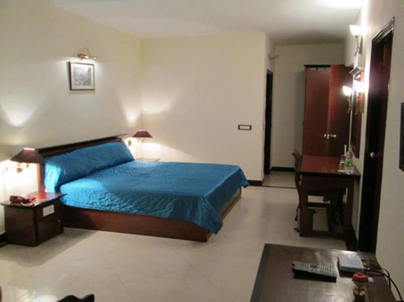 8Fold-Pinecrest By Larisa, Bhimtal Hotel Exterior foto